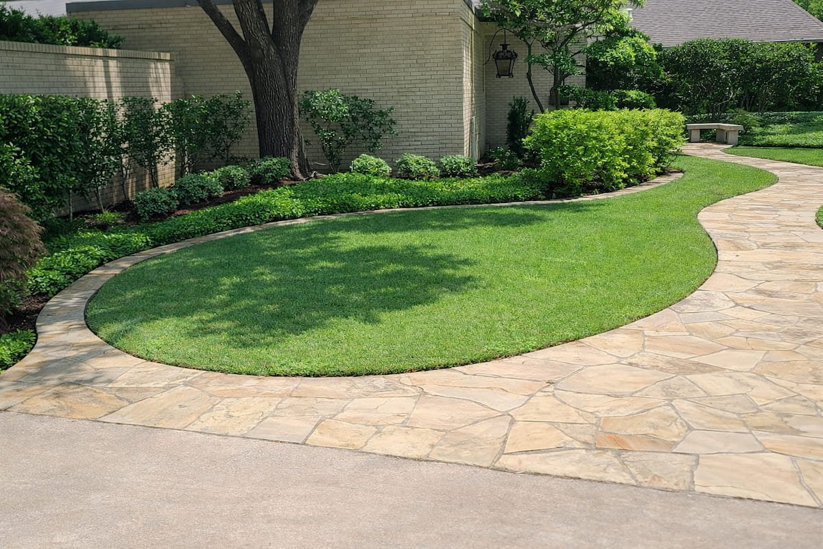 Cleaned natural flagstone garden path in Corsicana Texas after professional safe stone cleaning by Bonnie and Clyde's
